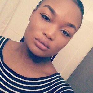 Meet your Posher, Danika